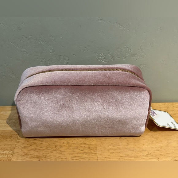 Gloss & Glo “Rose All Day” Pink Velvet Cosmetic Bag With Gold Sequin Accents - Picture 6 of 9